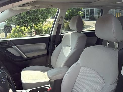 Used 2018 Subaru Forester 2.5i Premium AWD/4WD image 31