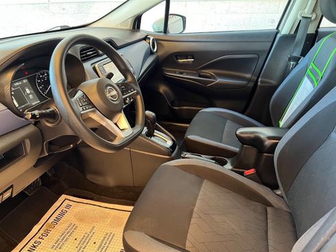 Used 2023 Nissan Versa SV image 5