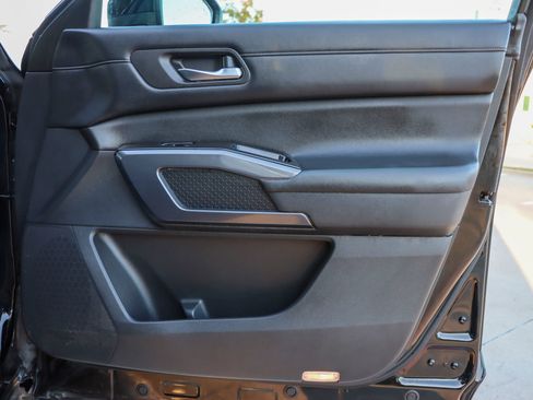 Used 2022 Nissan Pathfinder SL image 9