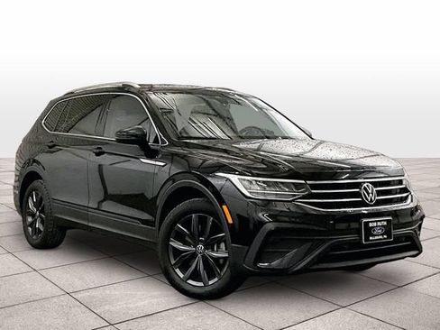 Used 2023 Volkswagen Tiguan SE AWD/4WD image 2