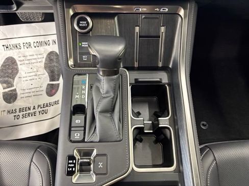 Used 2025 Lexus GX 550 w/ Cold Area Package AWD/4WD image 22