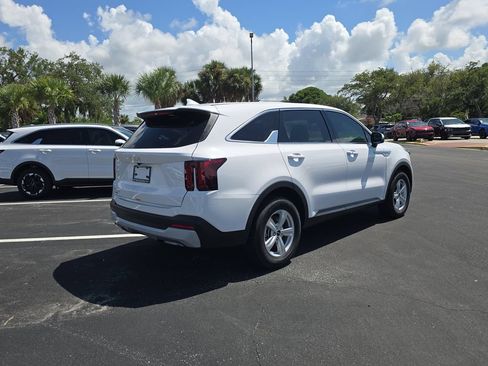 New 2026 Kia Sorento LX FWD image 8