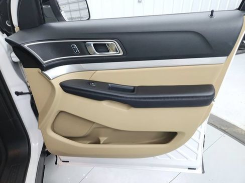 Used 2017 Ford Explorer XLT w/ Equipment Group 202A FWD image 39