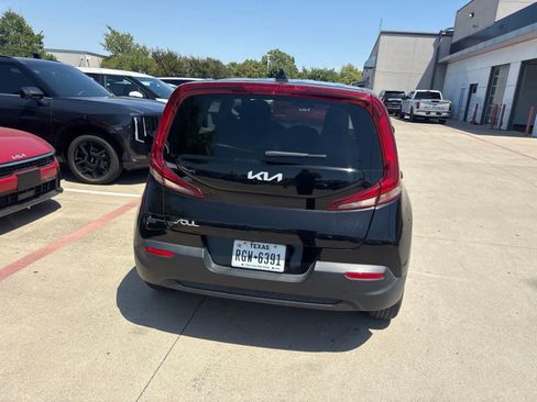 Certified 2022 Kia Soul LX w/ Technology Package FWD image 6