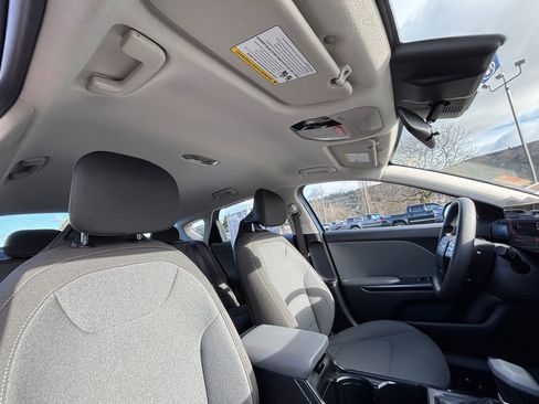 Used 2025 Kia K4 FWD image 29