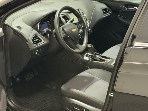 Used 2018 Chevrolet Cruze LT w/ Convenience Package FWD image 7