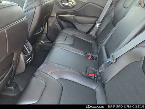 Used 2019 Jeep Cherokee Trailhawk w/ Cold Weather Group AWD/4WD image 25