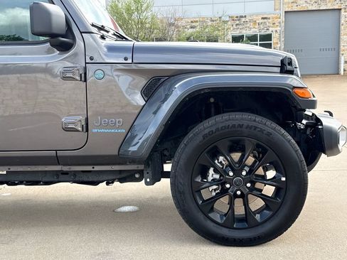 Used 2025 Jeep Wrangler Unlimited Sahara w/ Safety Group image 5