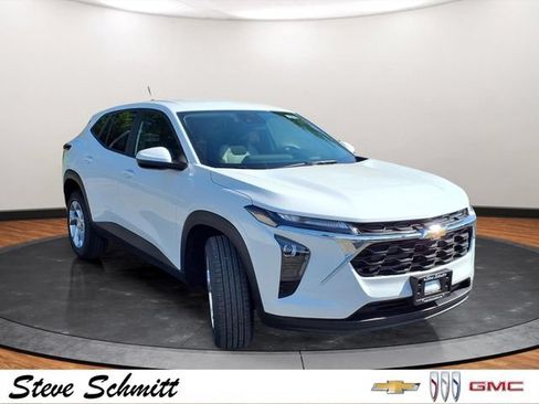 New 2026 Chevrolet Trax LS w/ LS Convenience Package FWD image 22