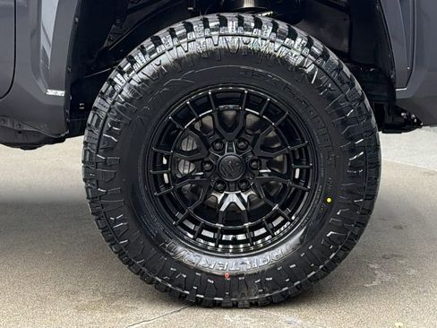 Used 2026 Toyota Tacoma SR5 AWD/4WD image 9