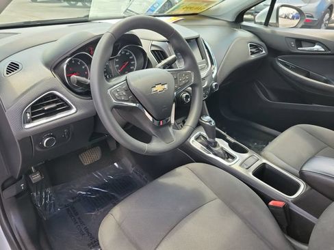 Used 2019 Chevrolet Cruze LT FWD image 21