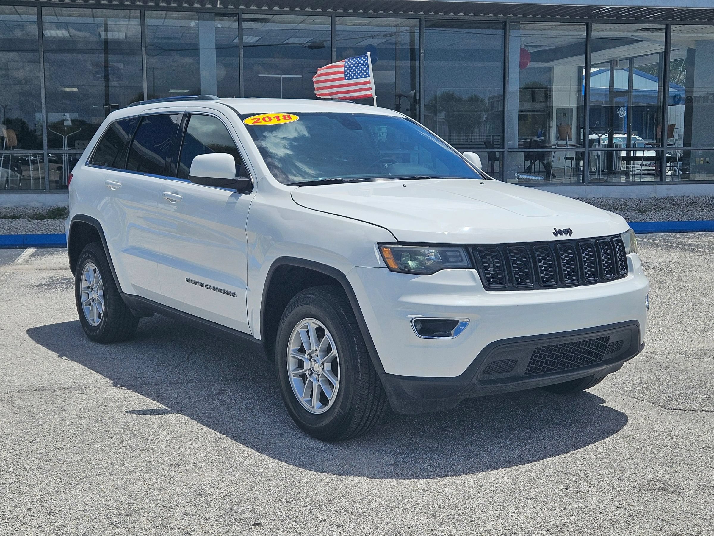 Used 2018 Jeep Grand Cherokee Laredo AWD/4WD image 9