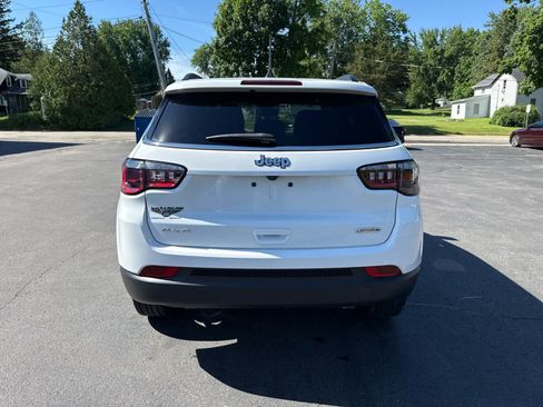 Used 2024 Jeep Compass Latitude AWD/4WD image 4