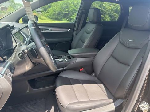 Certified 2025 Cadillac XT5 Luxury FWD image 11