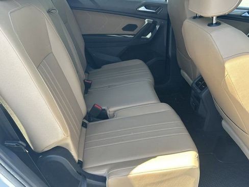 Used 2024 Volkswagen Tiguan SE image 19