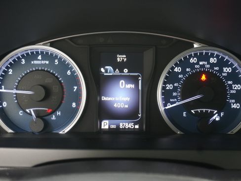 Used 2016 Toyota Camry LE FWD image 17