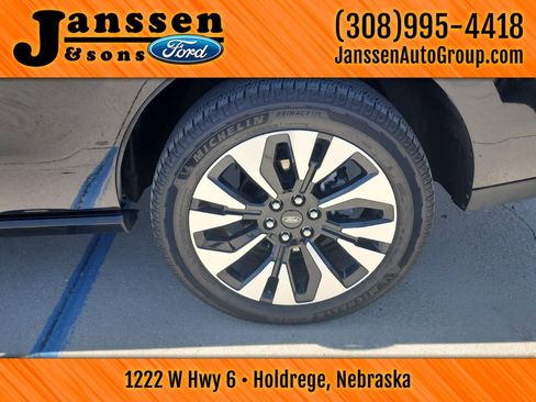 Used 2025 Ford Expedition Platinum w/ Driver's Package AWD/4WD image 20