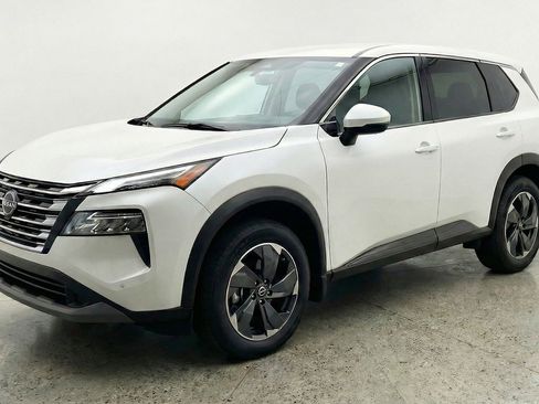 Used 2025 Nissan Rogue SV AWD/4WD image 3