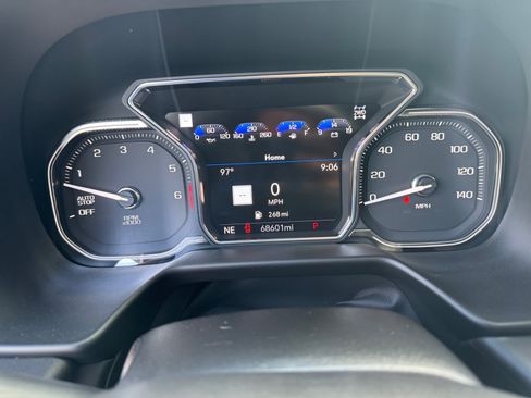 Used 2021 GMC Yukon AT4 w/ AT4 Premium Package AWD/4WD image 19