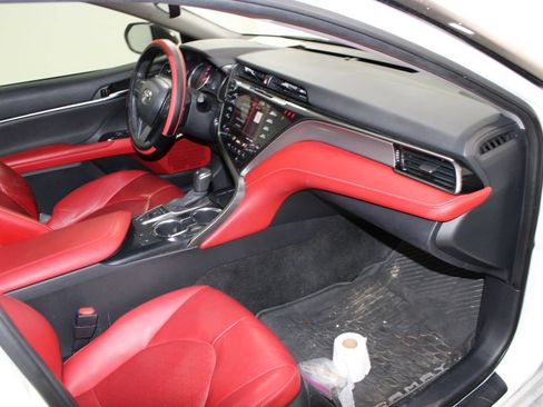 Used 2020 Toyota Camry XSE FWD image 22