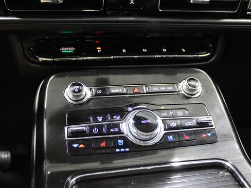 Used 2023 Lincoln Nautilus Reserve image 16
