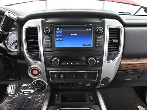Used 2018 Nissan Titan SL w/ Texas Titan Edition AWD/4WD image 31