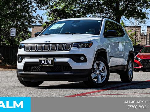 Used 2022 Jeep Compass Latitude w/ Convenience Group AWD/4WD image 2