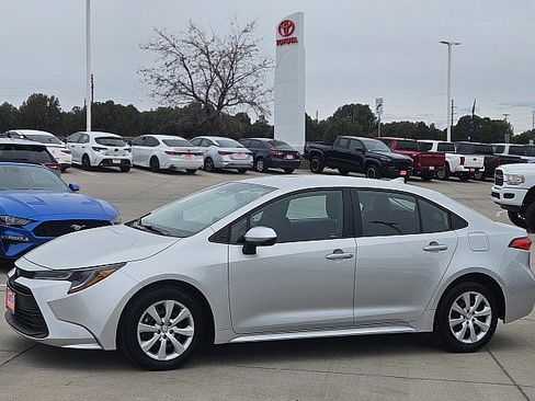 Used 2025 Toyota Corolla LE image 22