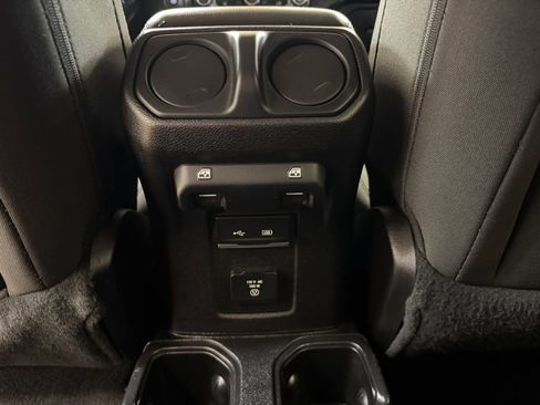 Used 2019 Jeep Wrangler Unlimited Sahara AWD/4WD image 17