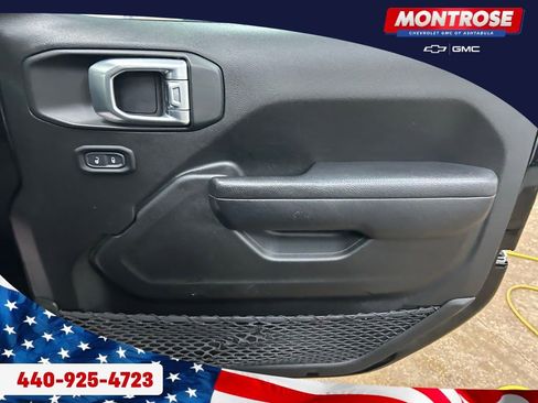 Used 2024 Jeep Wrangler Unlimited w/ Convenience Group AWD/4WD image 30