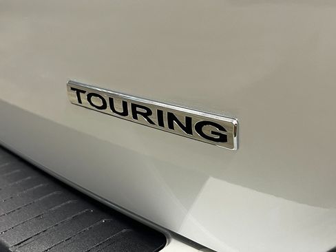 New 2026 Honda Odyssey Touring image 7