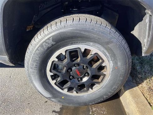 Used 2024 Toyota Tacoma TRD Off-Road image 11