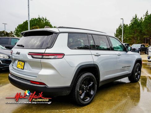 Used 2023 Jeep Grand Cherokee L Laredo image 7