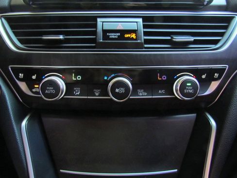 Used 2018 Honda Accord Touring image 31