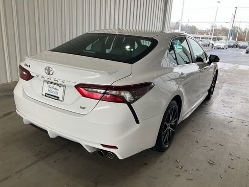 Used 2022 Toyota Camry SE image 21