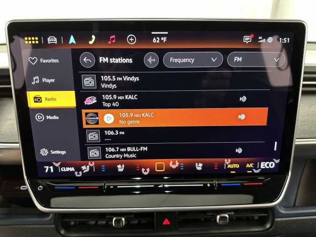 Certified 2025 Volkswagen ID. Buzz Pro S Plus AWD/4WD image 17