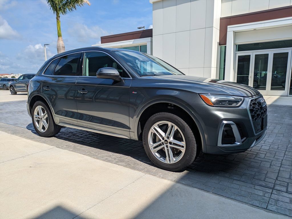Used 2025 Audi Q5 e Premium Plus w/ Premium Plus Package AWD/4WD image 3