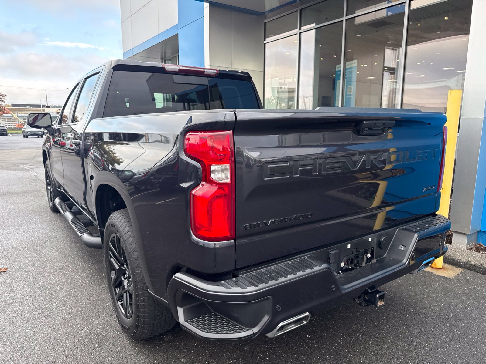 Used 2023 Chevrolet Silverado 1500 RST w/ Convenience Package II AWD/4WD image 7