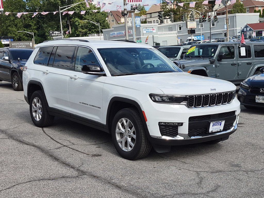 Used 2023 Jeep Grand Cherokee L Limited w/ Luxury Tech Group II AWD/4WD image 3