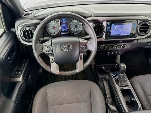 Certified 2018 Toyota Tacoma TRD Off-Road w/ Technology Package AWD/4WD image 23