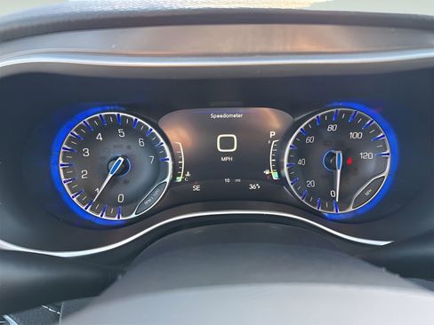 New 2026 Chrysler Pacifica Select AWD/4WD image 30