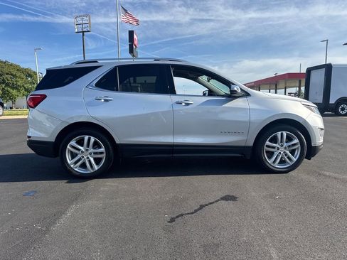 Used 2021 Chevrolet Equinox Premier AWD/4WD image 9