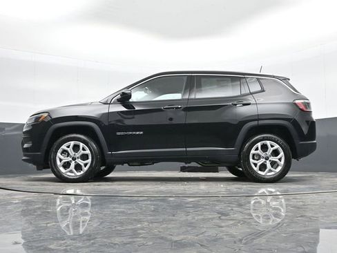 Used 2025 Jeep Compass Sport w/ Mopar Graphics Package AWD/4WD image 43