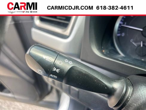 Used 2019 Toyota Highlander LE FWD image 18