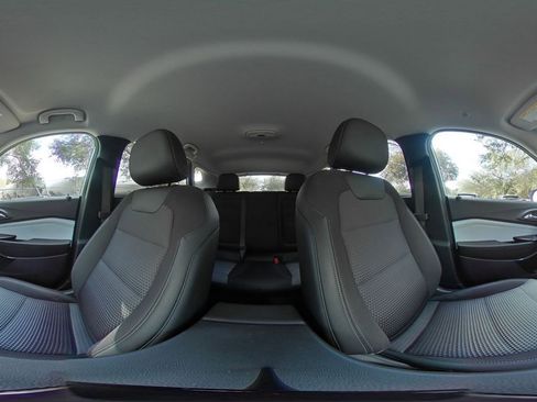 Used 2025 Chevrolet Trax LT image 36