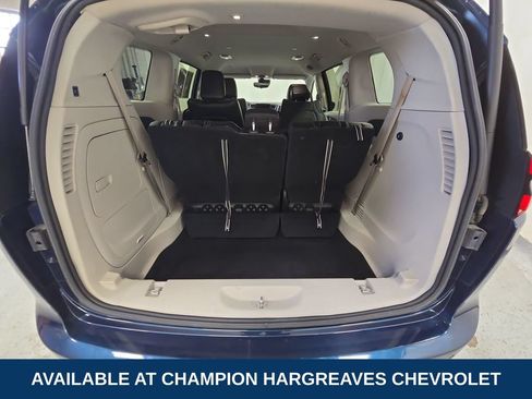 Used 2023 Chrysler Pacifica Touring-L FWD image 34