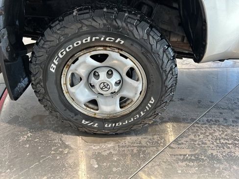 Used 2016 Toyota Tacoma SR image 18