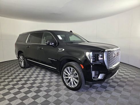 Used 2023 GMC Yukon XL Denali AWD/4WD image 2