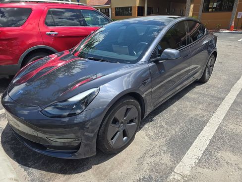Used 2023 Tesla Model 3 Standard Range RWD image 2