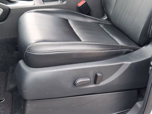 Used 2024 Nissan Frontier SL w/ Technology Package image 23